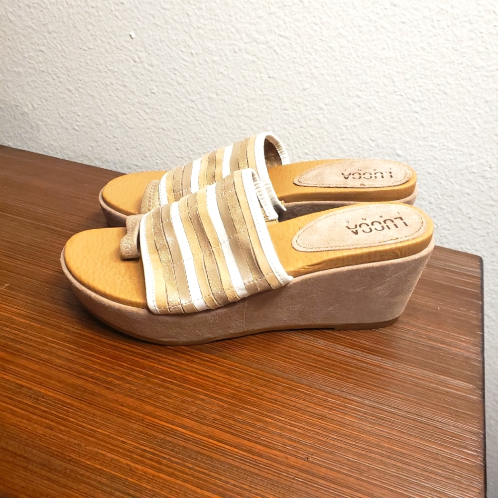 New ~ Women's Lucca Lane Leanore LIGHT Gold and White  Wedge Sandals Size 10